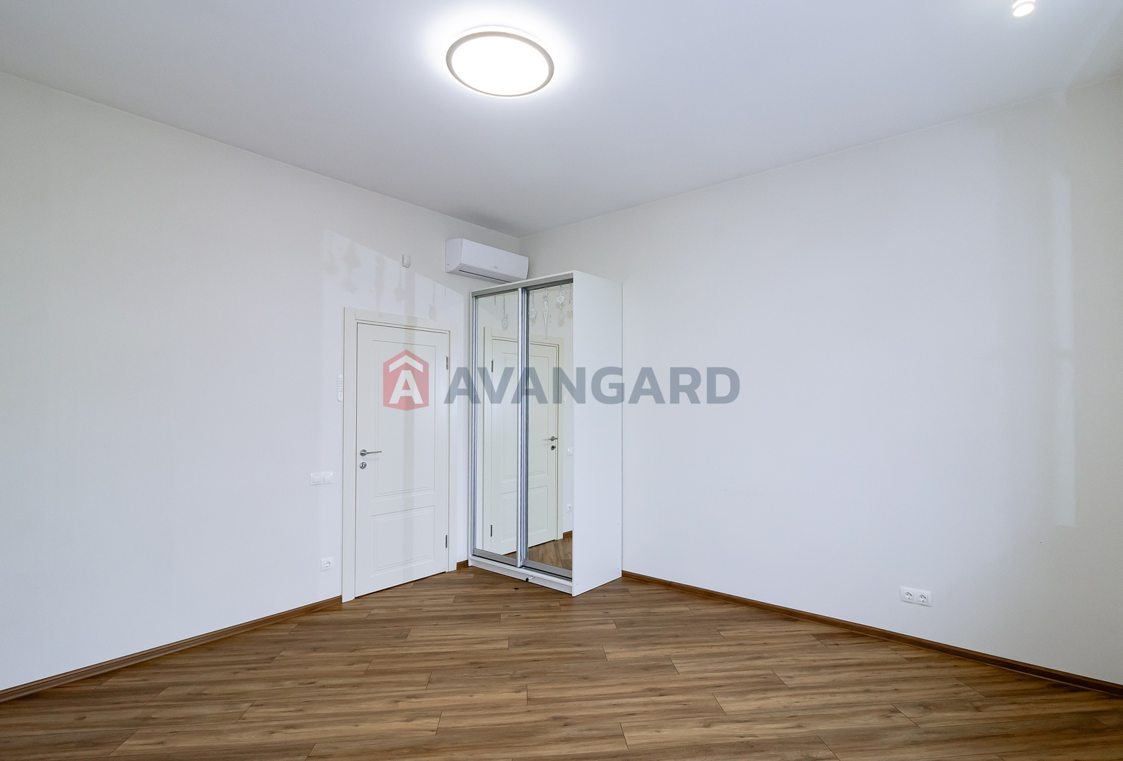 3 ��. ��������, 101/48/20 ��. �., 2/24 ������ ���� 20