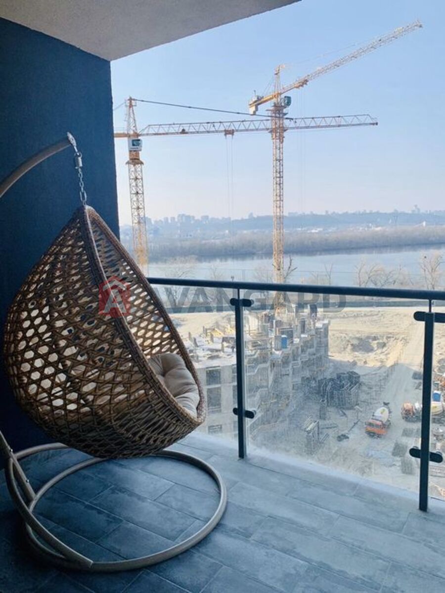 3 ��. ��������, 102/-/25 ��. �., 8/24 ������ ���� 11