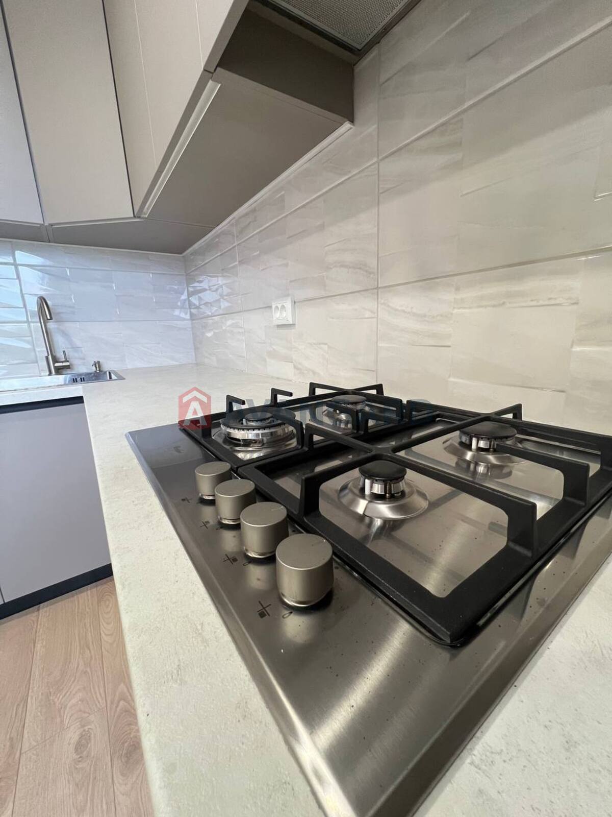 3 ��. ��������, 65/40/8 ��. �., 9/9 ������ ���� 20