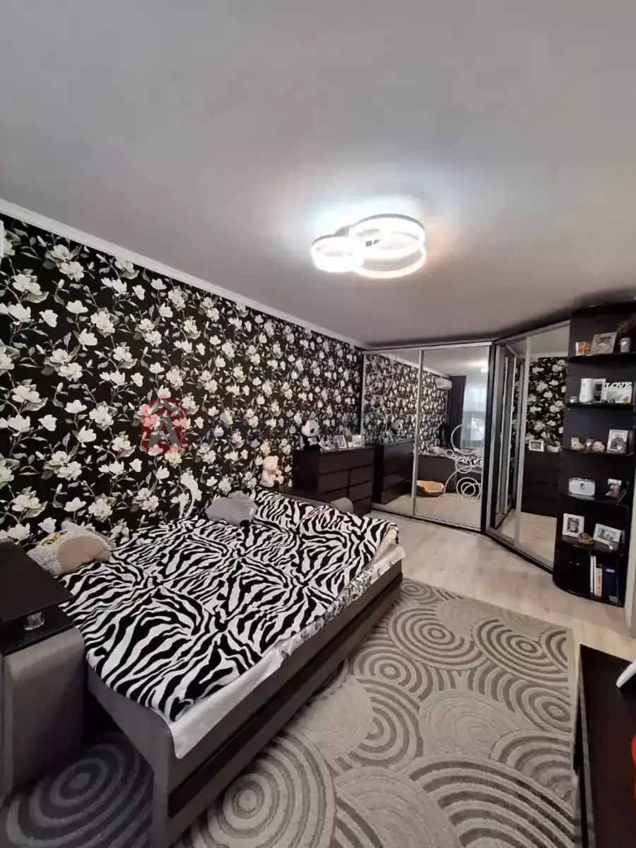 2 ��. ��������, 47/26/8 ��. �., 10/10 ������ ���� 19