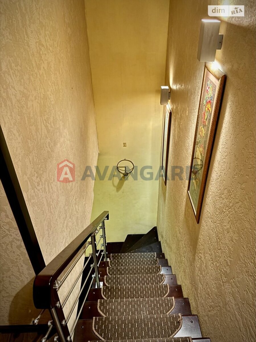 3 ��. ��������, 93/53/35 ��. �., 4/5 ������ ���� 17