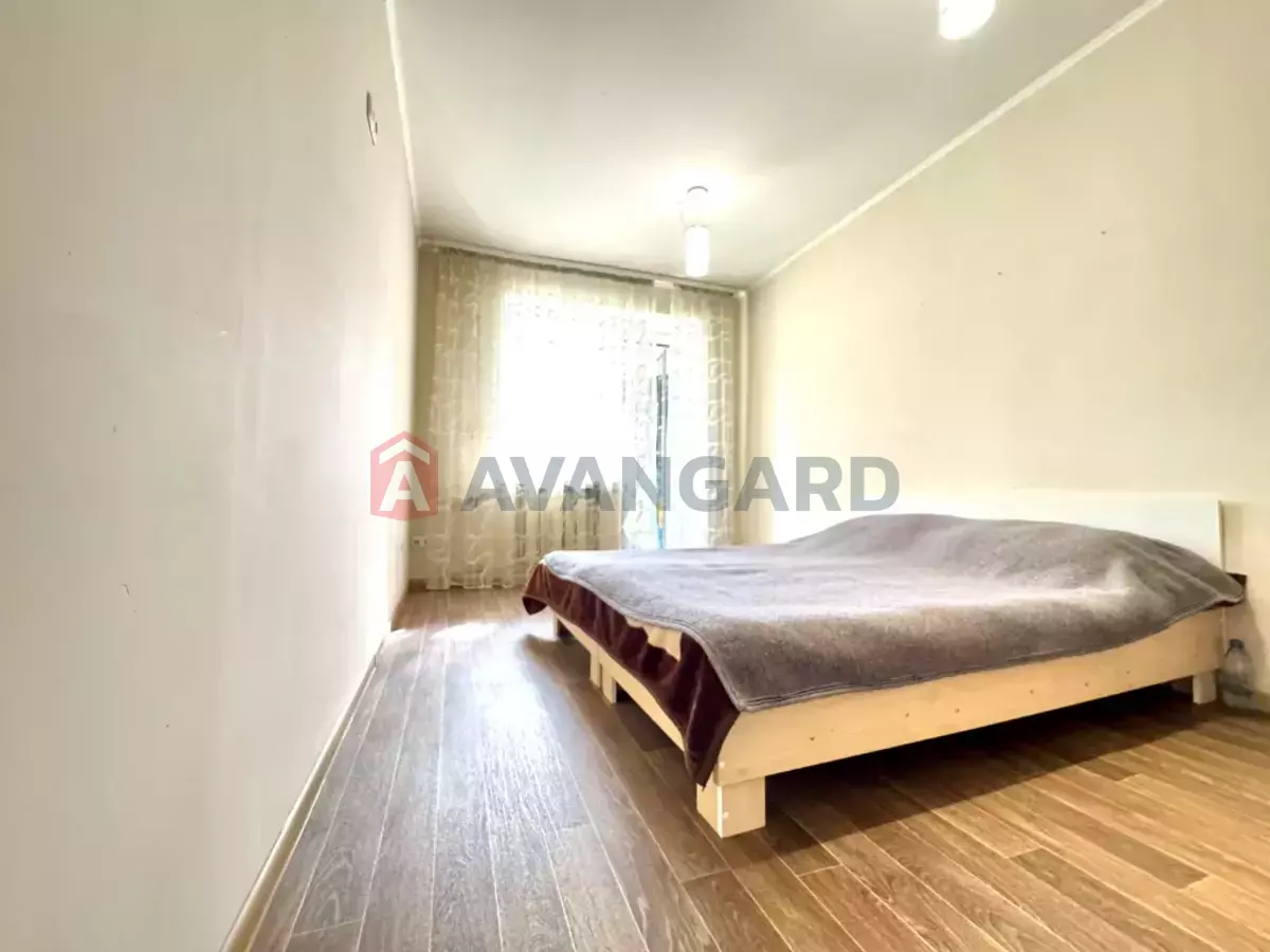 4 ��. ��������, 81/-/- ��. �., 1/10 ������ ���� 6