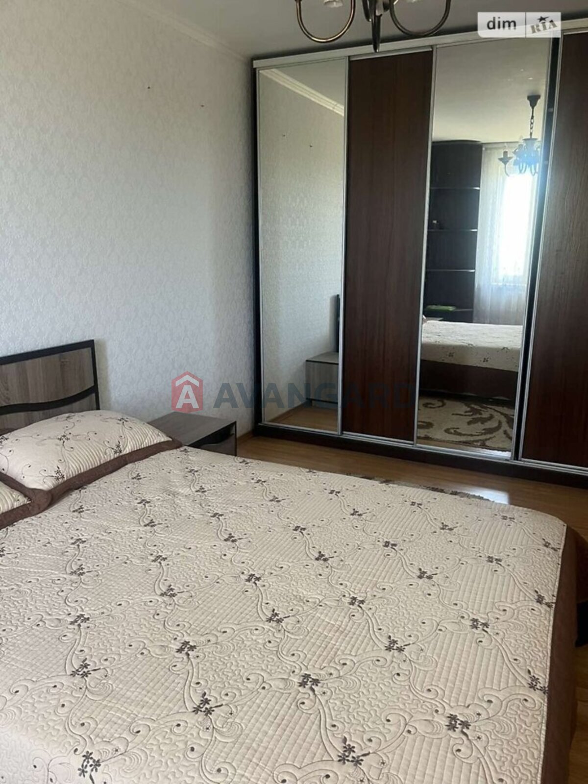 2 ��. ��������, 50/-/12 ��. �., 4/5 ������ ���� 1