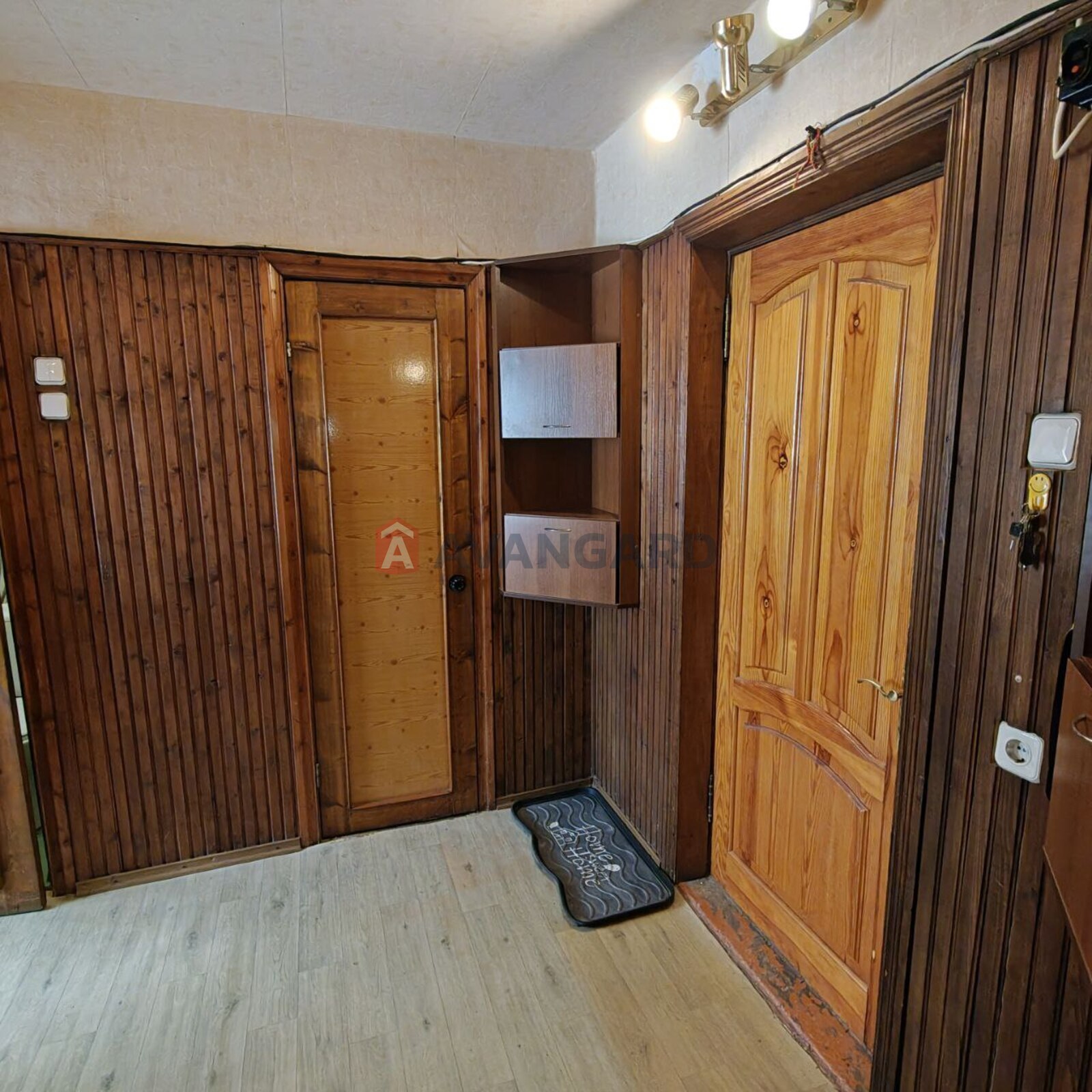 3 ��. ��������, 70/42/8 ��. �., 2/9 ������ ���� 16