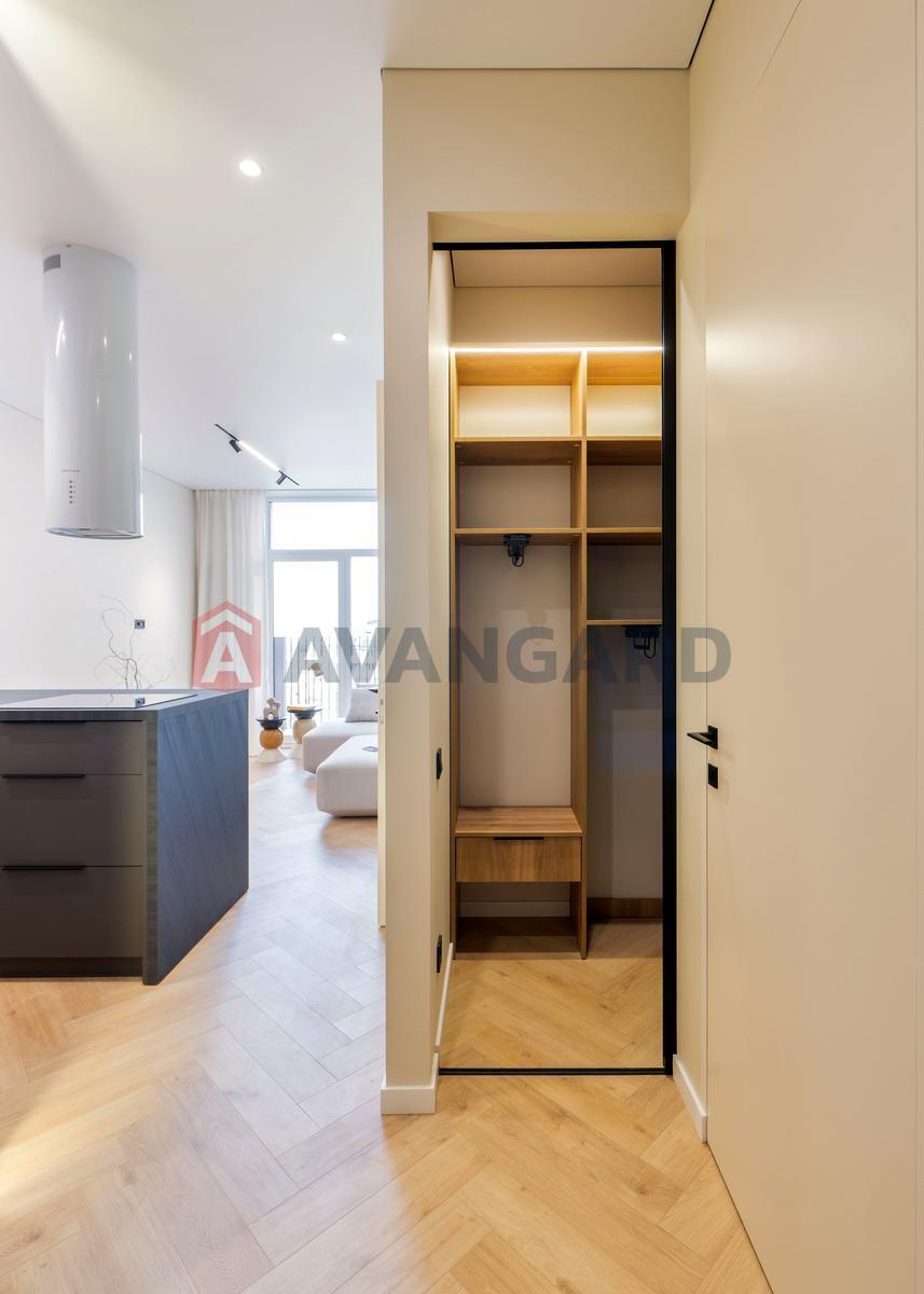 1 ��. ��������, 40 / 11 / 18 ��. �., 9/9 ������ ���� 14