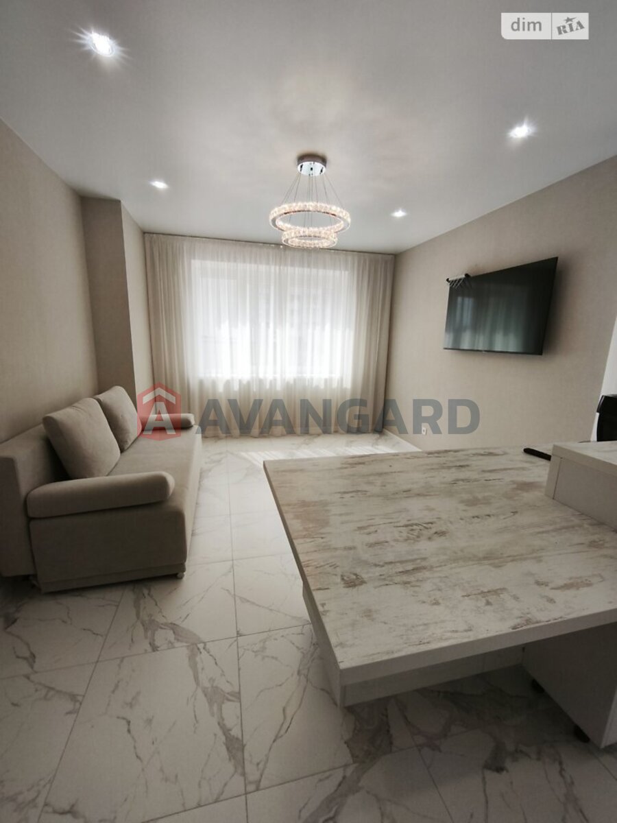 2 ��. ��������, 68/36/21 ��. �., 1/8 ������ ���� 3