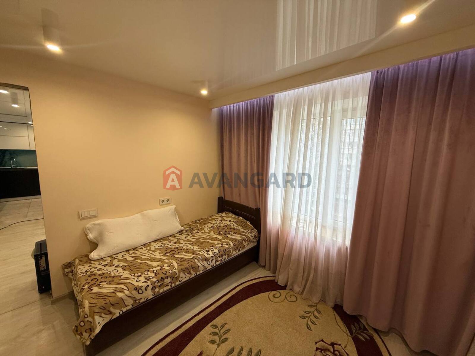 3 ����. ��������, 67/40/10 ��. �., 4/9 ���� ���� 6