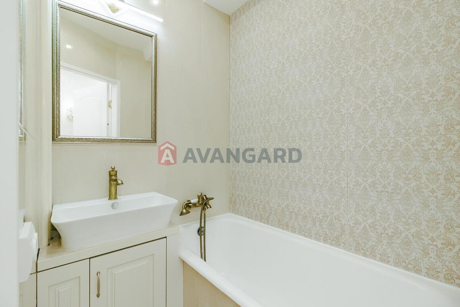 2 ��. ��������, 46/29/8 ��. �., 2/5 ������ ���� 18