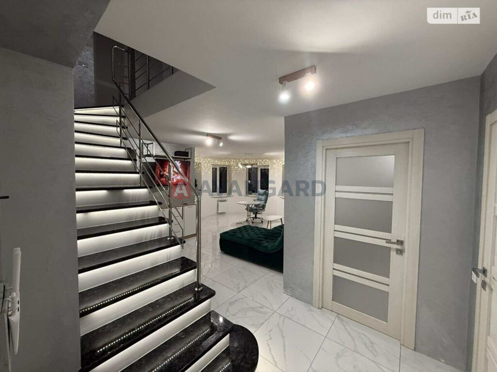 3 ��. ��������, 95/-/- ��. �., 9/10 ������ ���� 1