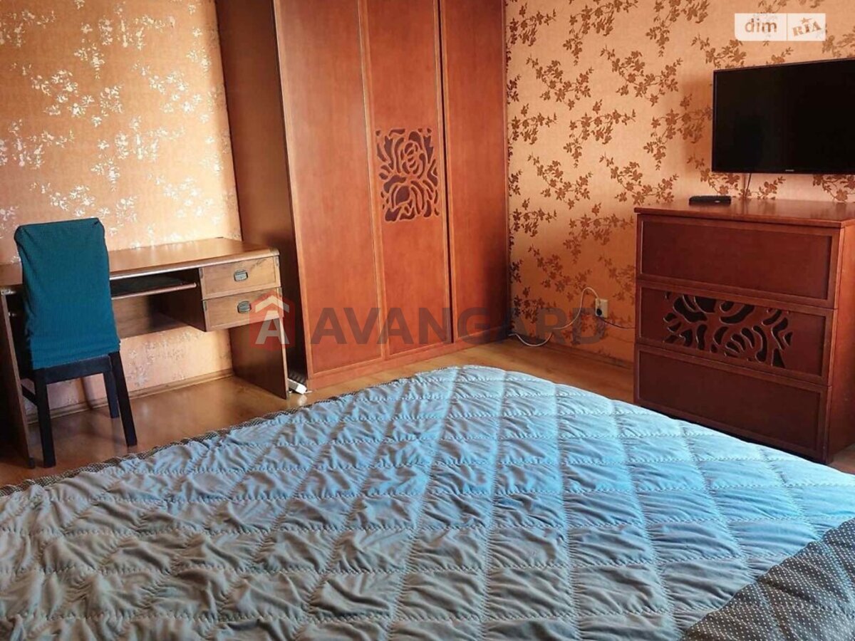 3 ��. ��������, 95/-/- ��. �., 3/4 ������ ���� 19