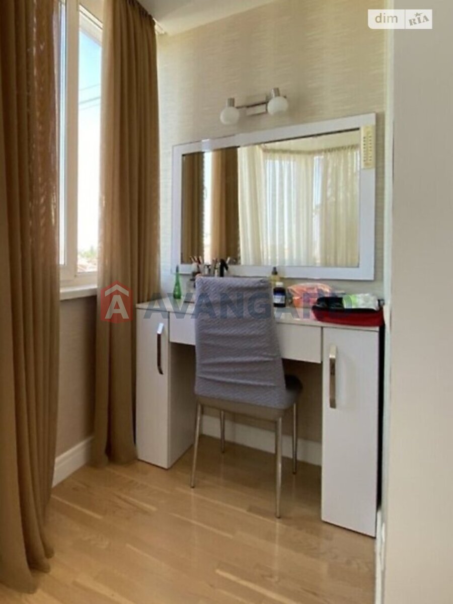 3 ��. ��������, 95/52/10 ��. �., 4/5 ������ ���� 23