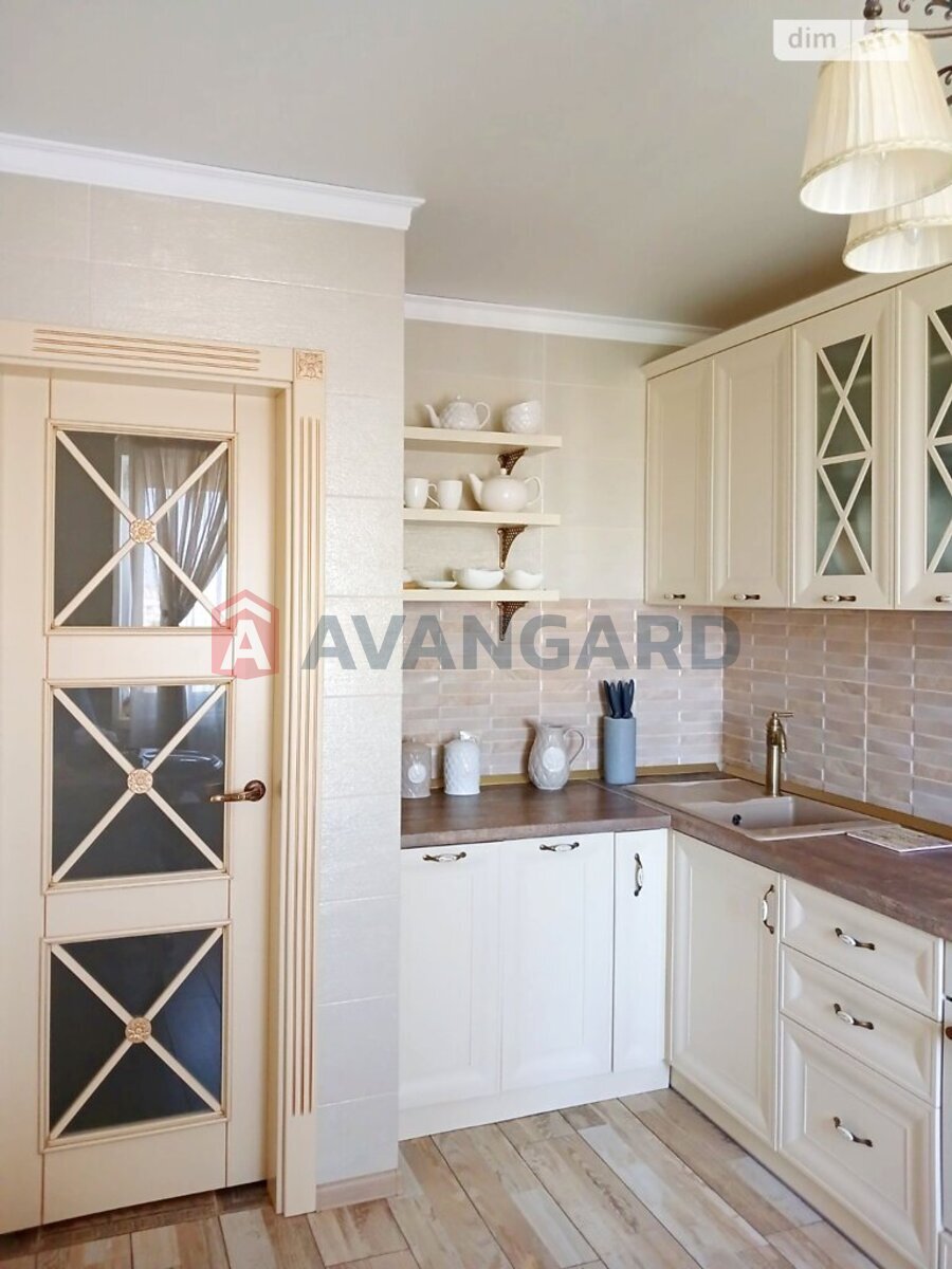 4 ��. ��������, 83/50/10 ��. �., 9/10 ������ ���� 6