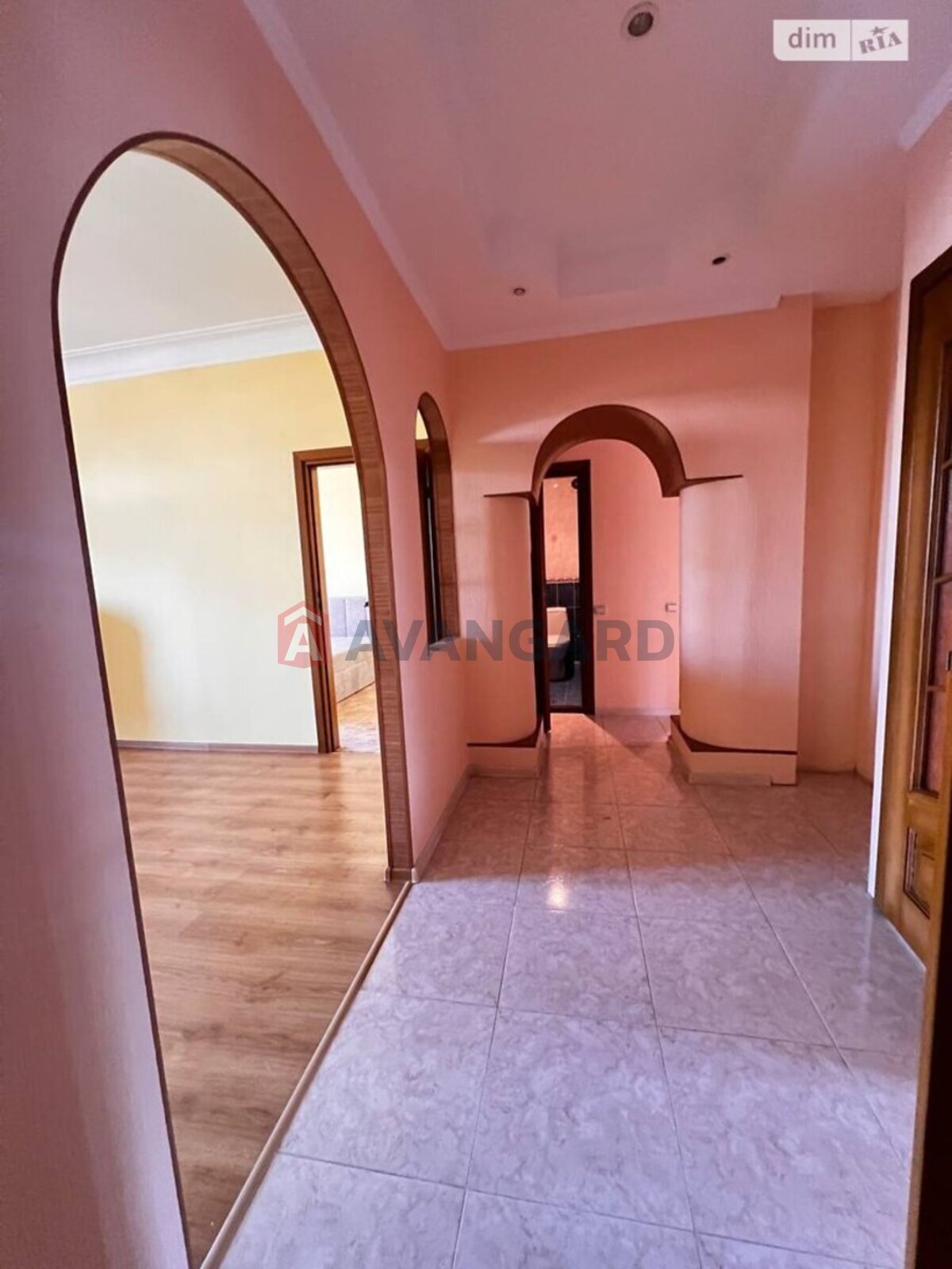 3 ��. ��������, 100/-/- ��. �., 3/4 ������ ���� 6