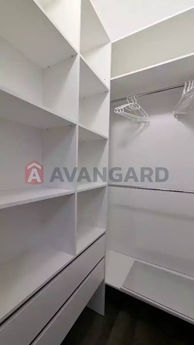 3 ����. ��������, 71/-/8 ��. �., 17/20 ���� ���� 10