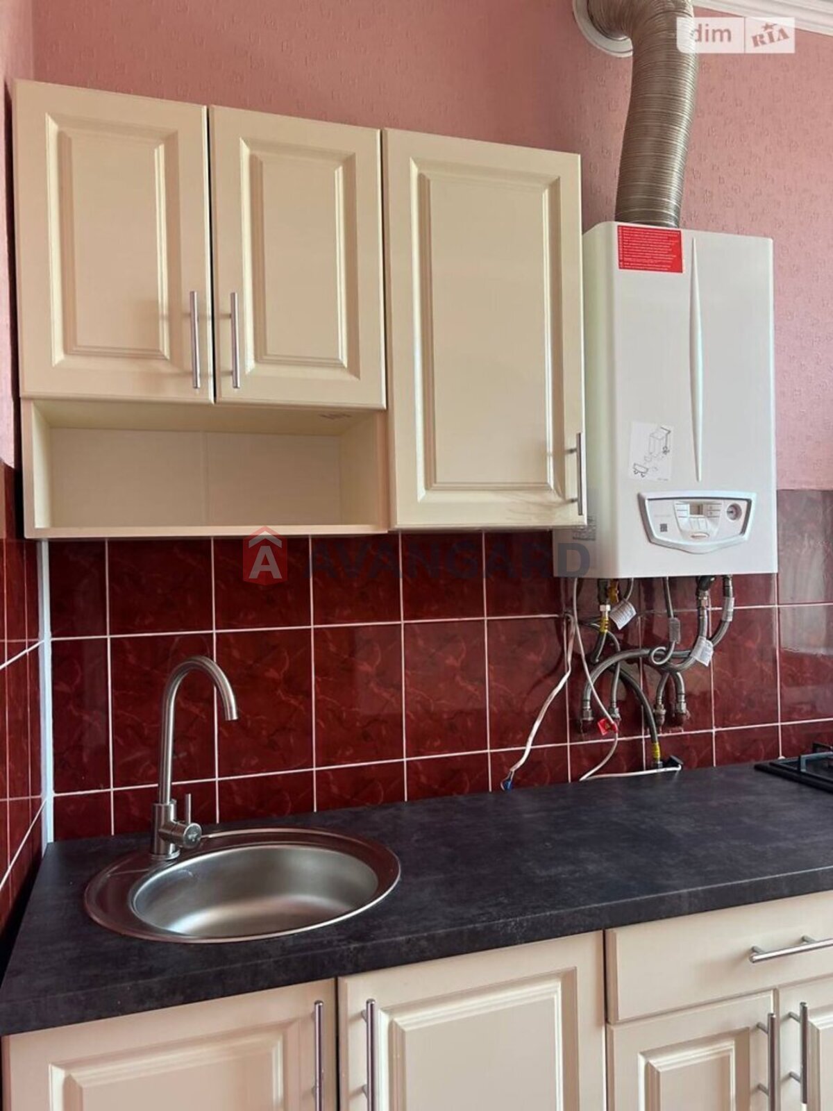 3 ��. ��������, 100/-/- ��. �., 3/4 ������ ���� 8