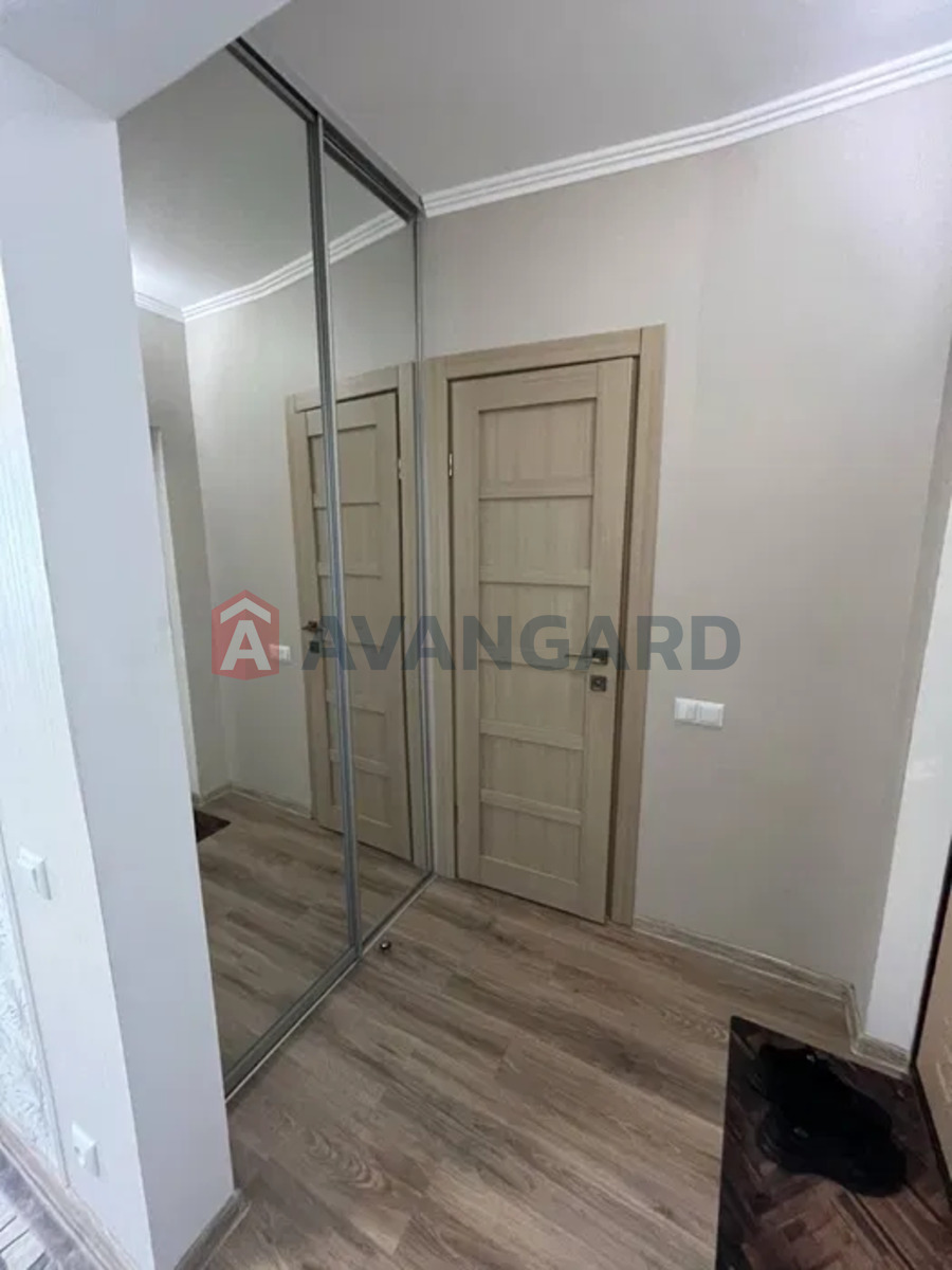 1 ��. ��������, 38/-/11 ��. �., 9/10 ������ ���� 3