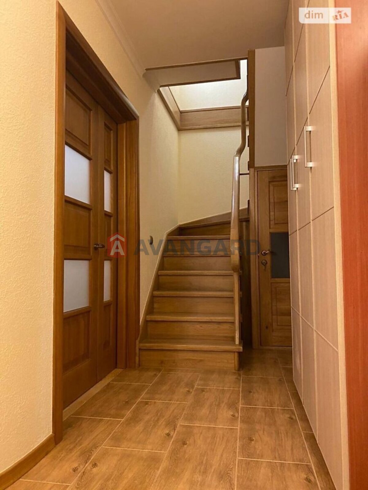 4 ��. ��������, 120/-/- ��. �., 4/11 ������ ���� 5