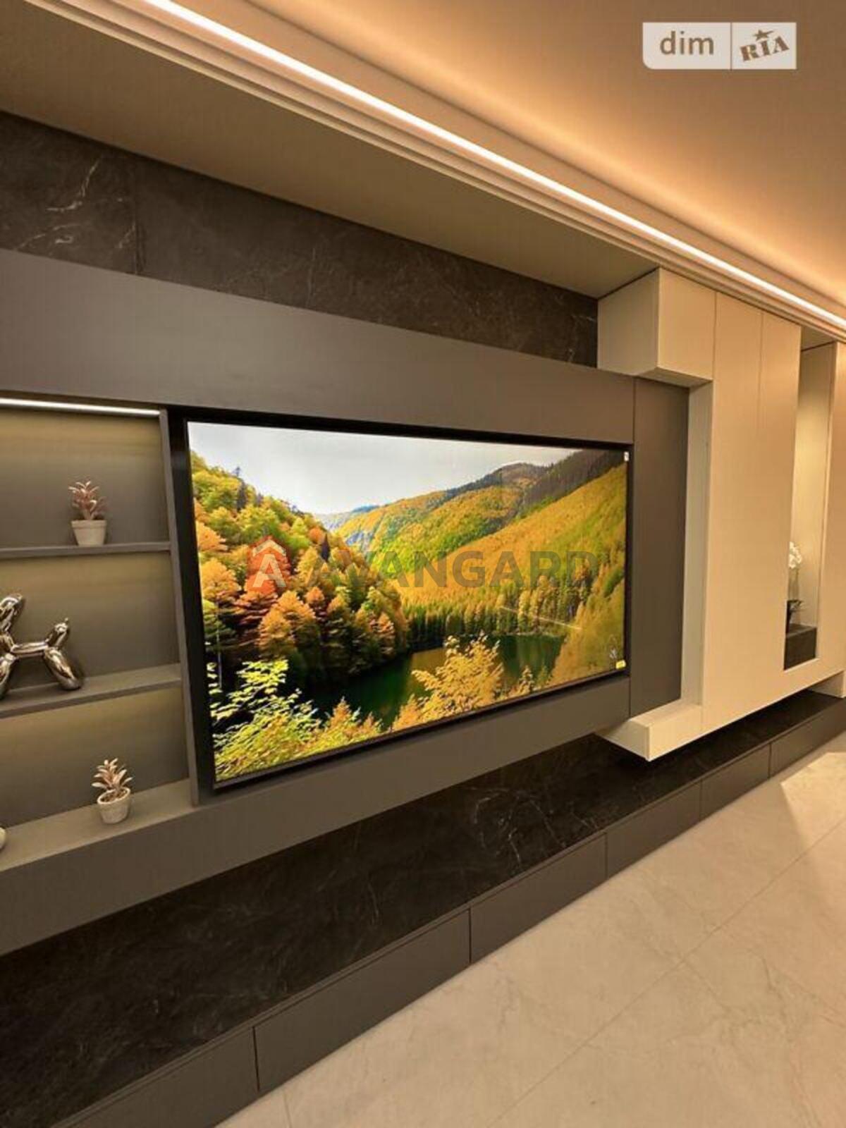 4 ��. ��������, 136/-/16 ��. �., 10/11 ������ ���� 3