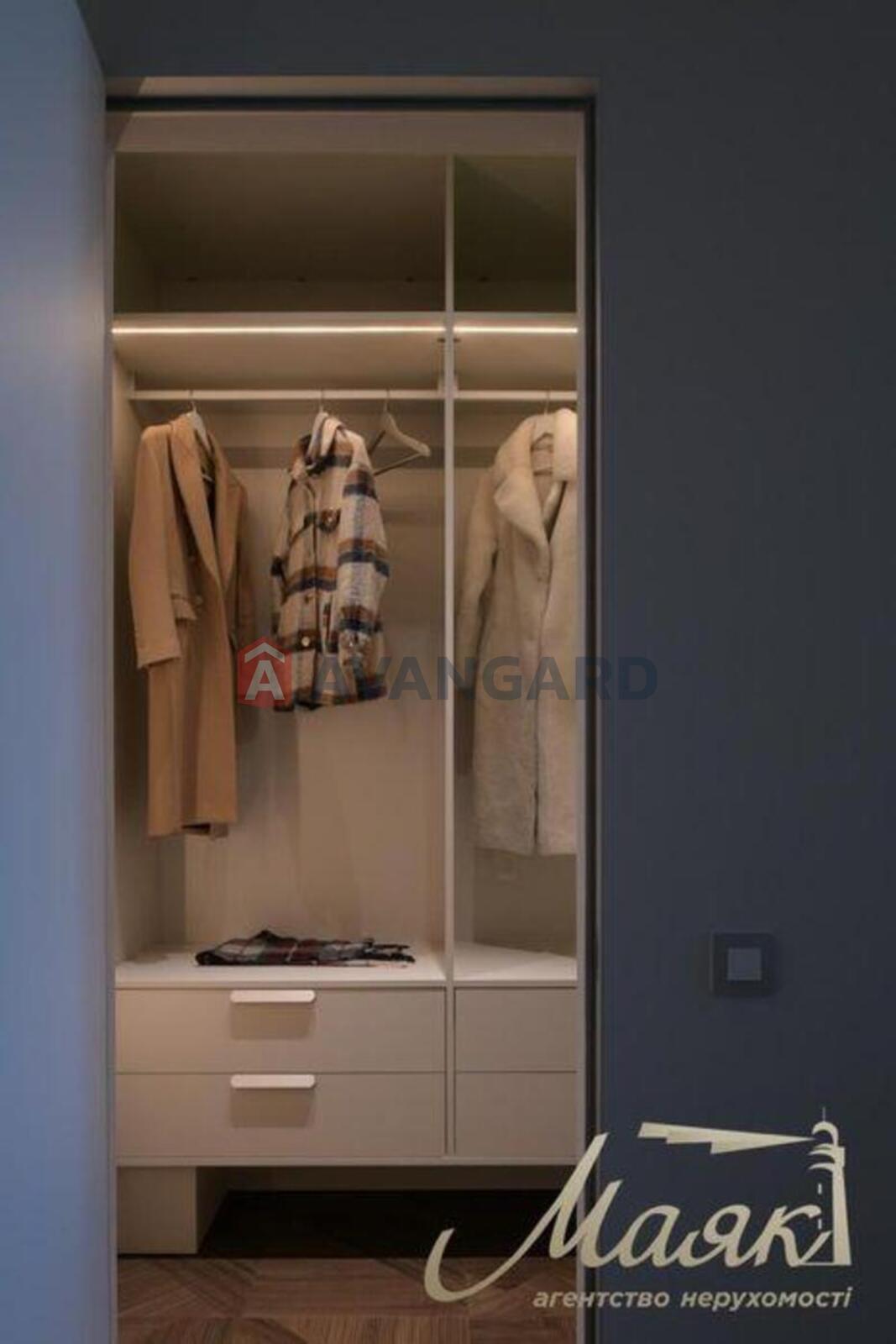 1 ��. ��������, 68/-/20 ��. �., 12/24 ������ ���� 8