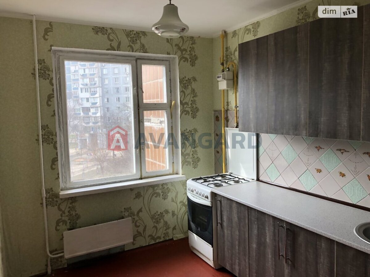 3 ��. ��������, 65/-/8 ��. �., 3/10 ������ ���� 4