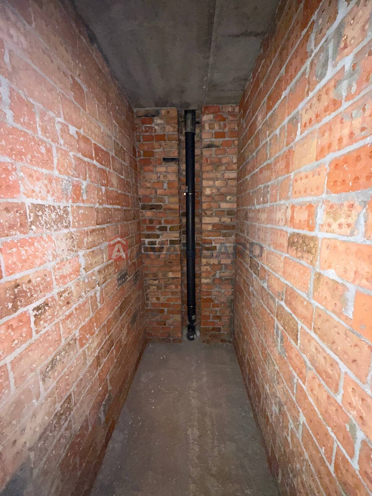 2 ��. ��������, 80.7/40/17 ��. �., 6/10 ������ ���� 10