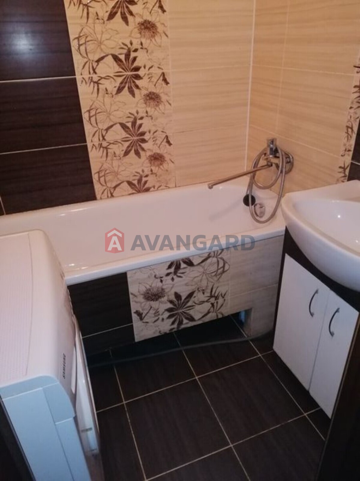 3 ����. ��������, 61/-/8 ��. �., 1/10 ���� ���� 24