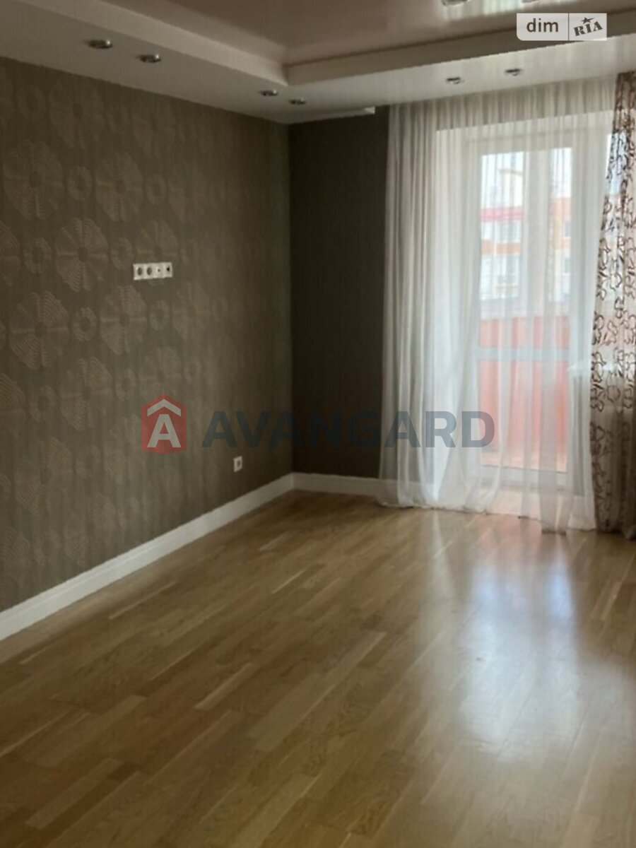 3 ��. ��������, 95/52/10 ��. �., 4/5 ������ ���� 3