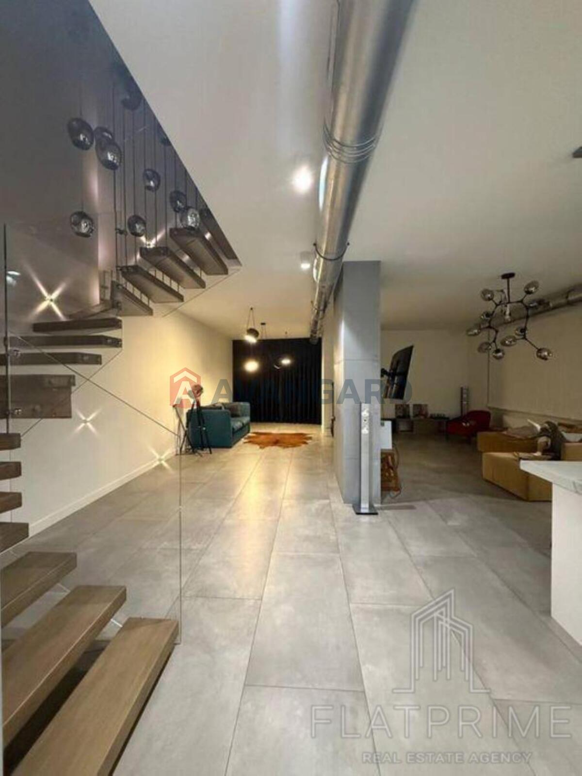 4 ��. ��������, 200/150/27 ��. �., 22/23 ������ ���� 2