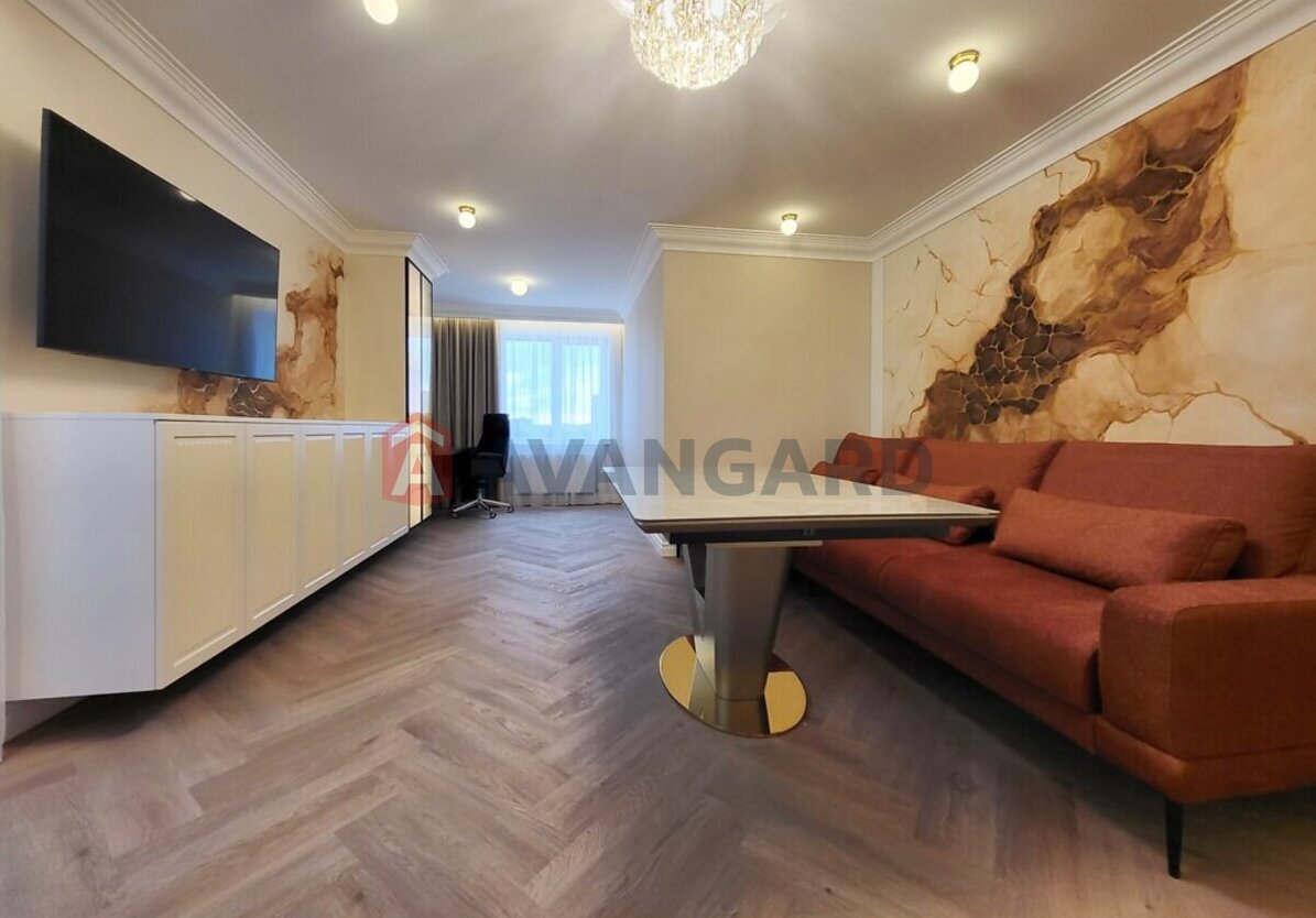 2 ��. ��������, 82/-/- ��. �., 8/9 ������ ���� 4