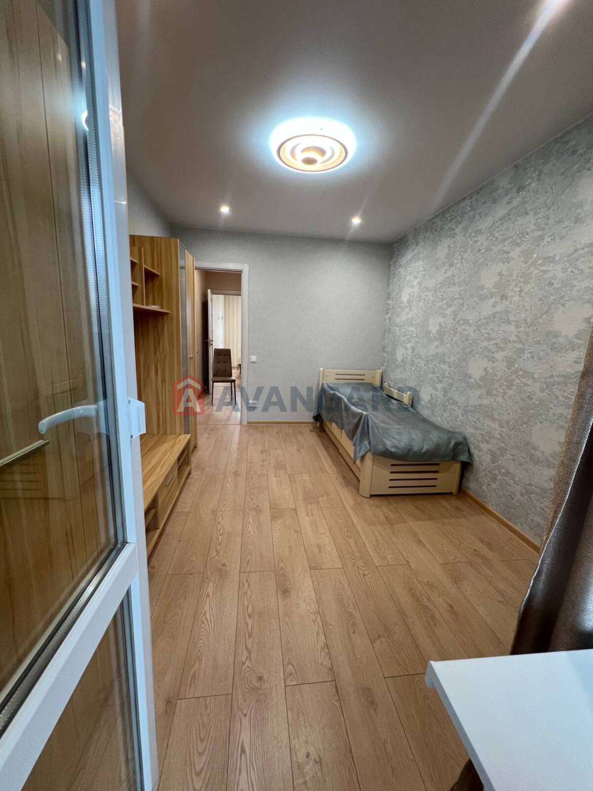 3 ��. ��������, 65/40/8 ��. �., 9/9 ������ ���� 5