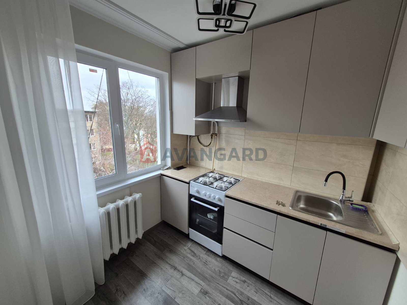 3 ��. ��������, 62/-/44 ��. �., 5/5 ������ ���� 1