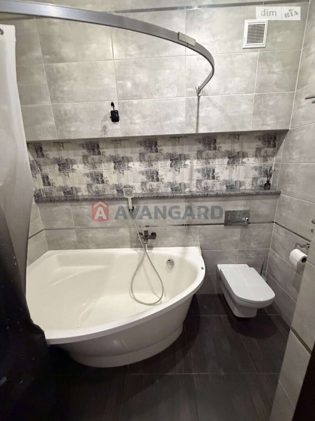 3 ��. ��������, 70/70/- ��. �., 2/5 ������ ���� 18