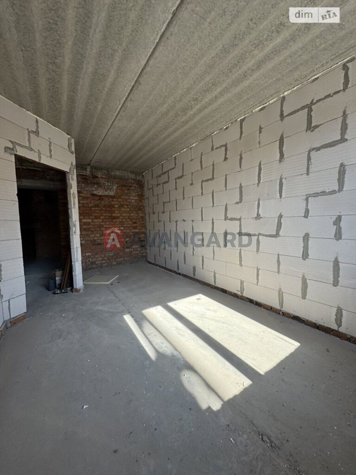 1 ��. ��������, 35/16/9 ��. �., 9/10 ������ ���� 3