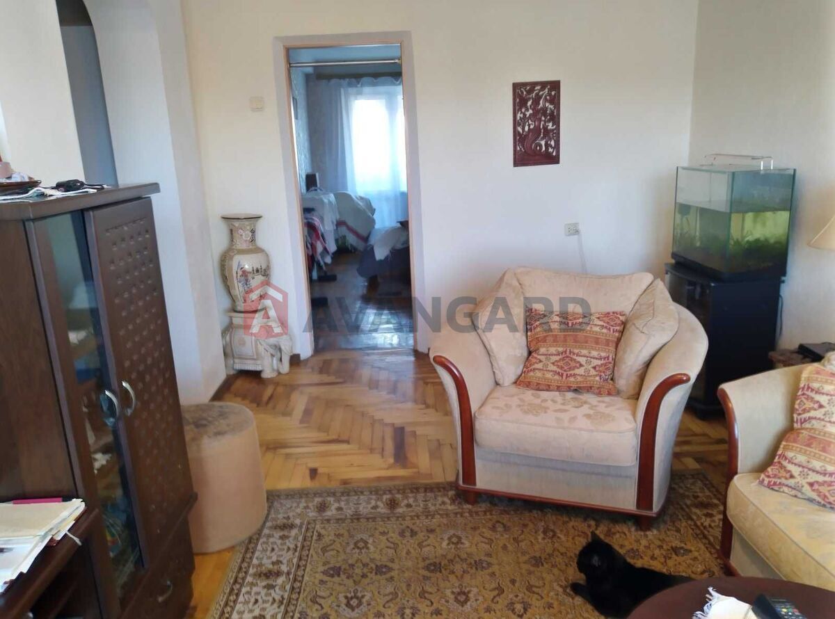 3 ����. ��������, 68/-/8 ��. �., 5/9 ���� ���� 1