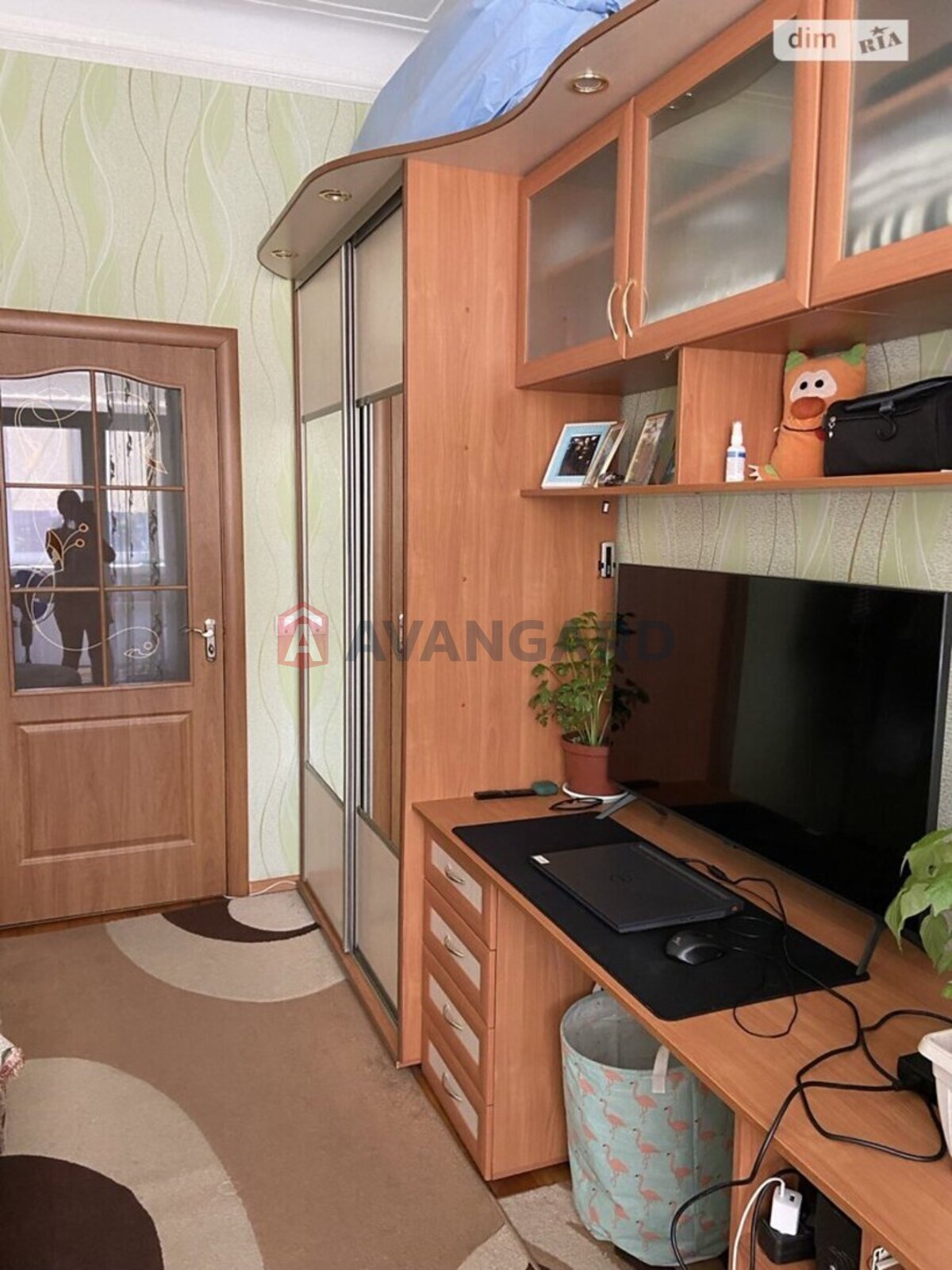 2 ����. ��������, 42/25/6 ��. �., 3/3 ���� ���� 4