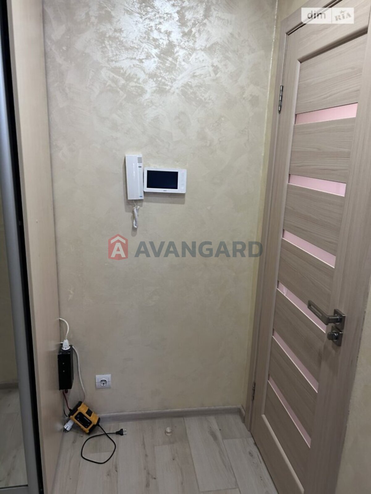 3 ��. ��������, 55/-/- ��. �., 1/5 ������ ���� 9