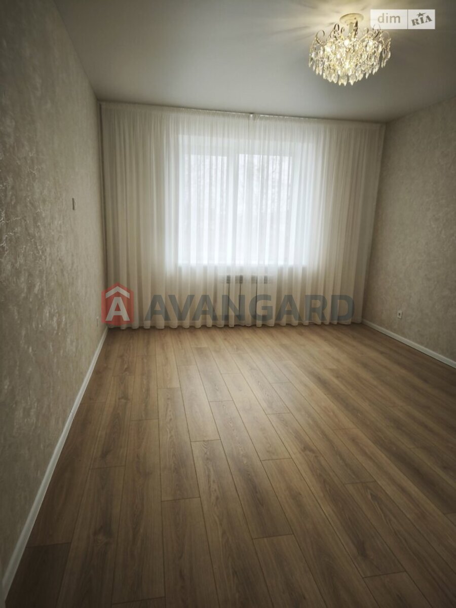 2 ��. ��������, 68/36/21 ��. �., 1/8 ������ ���� 18