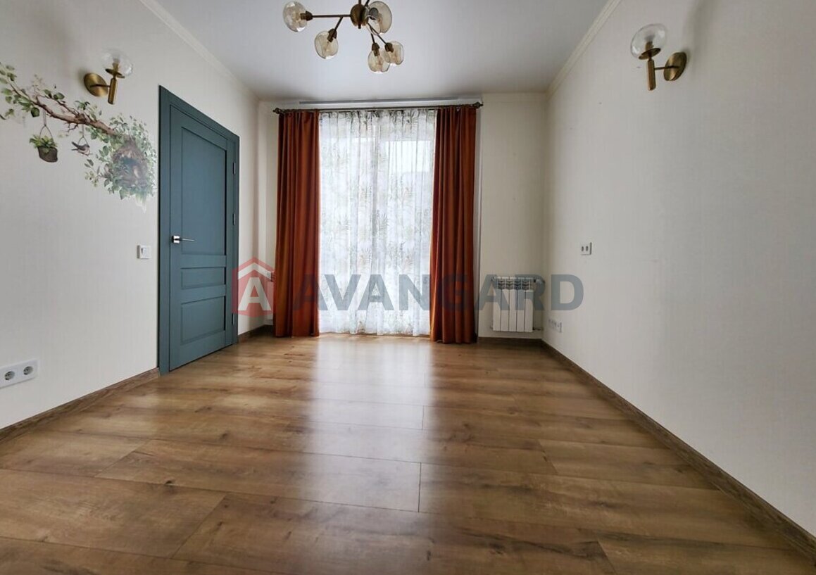 3 ��. ��������, 82/43/12 ��. �., 7/7 ������ ���� 13