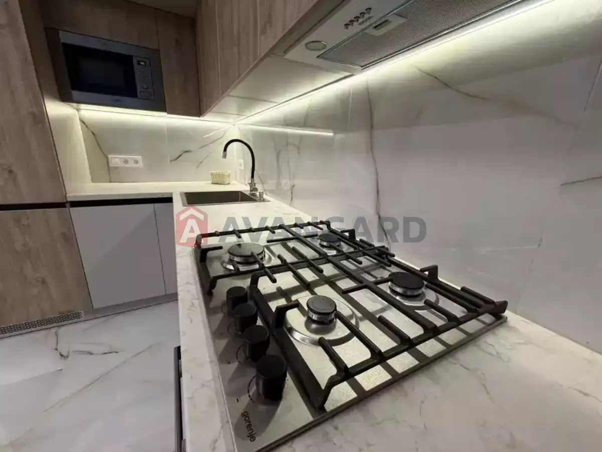 1 ��. ��������, 49/15/20 ��. �., 4/10 ������ ���� 6