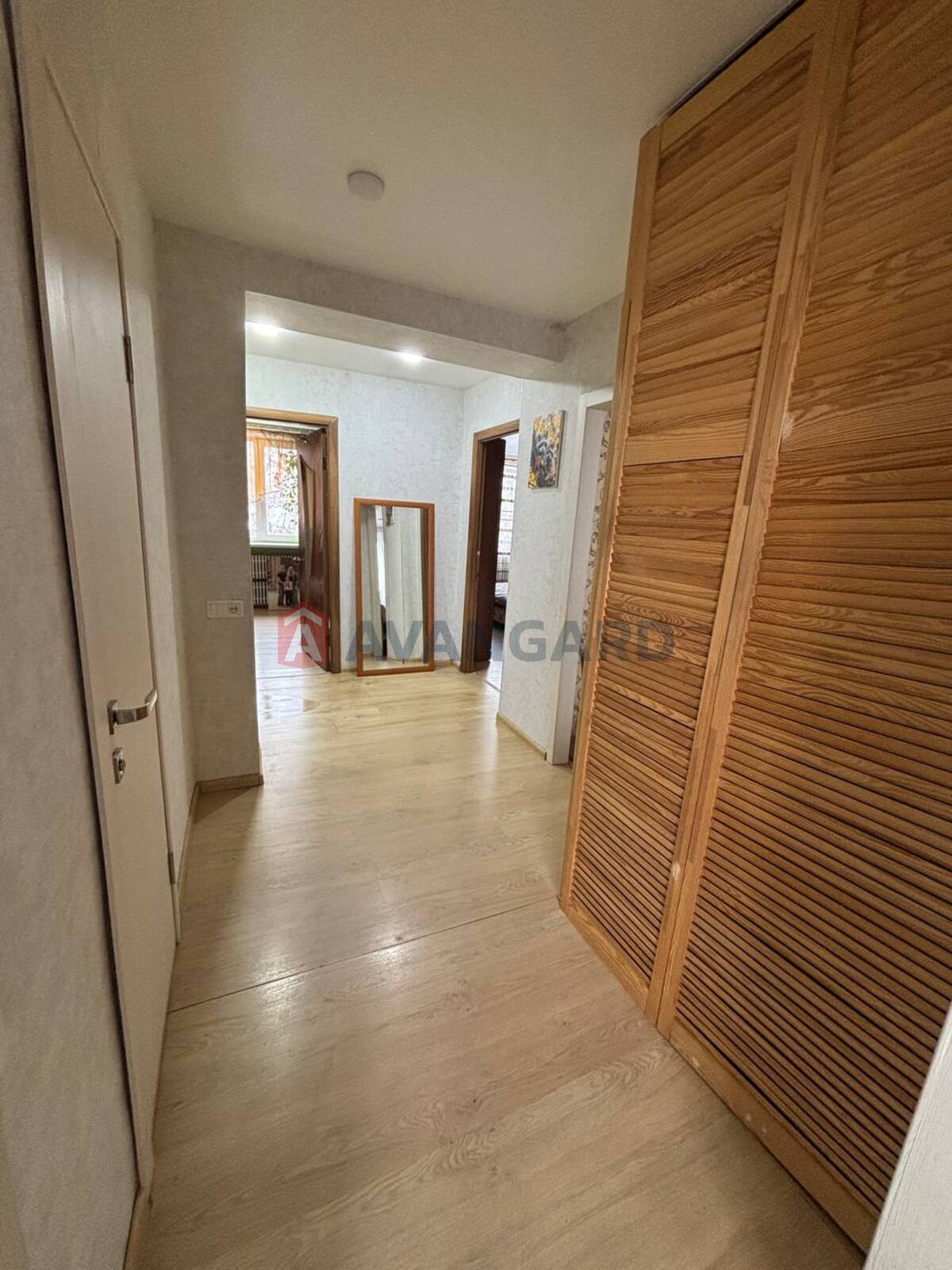 3 ����. ��������, 66/42/10 ��. �., 5/5 ���� ���� 11