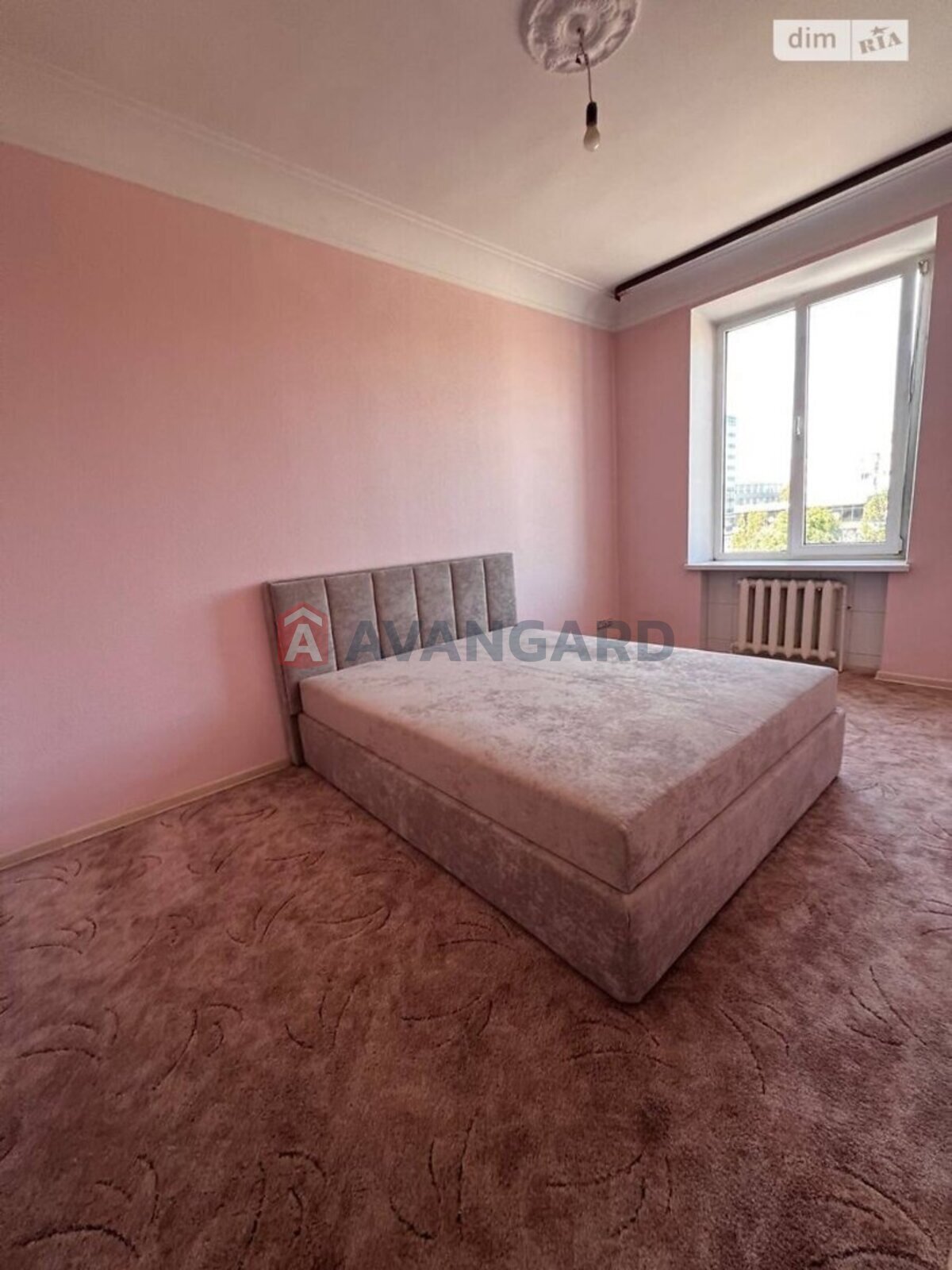 3 ��. ��������, 100/-/- ��. �., 3/4 ������ ���� 2