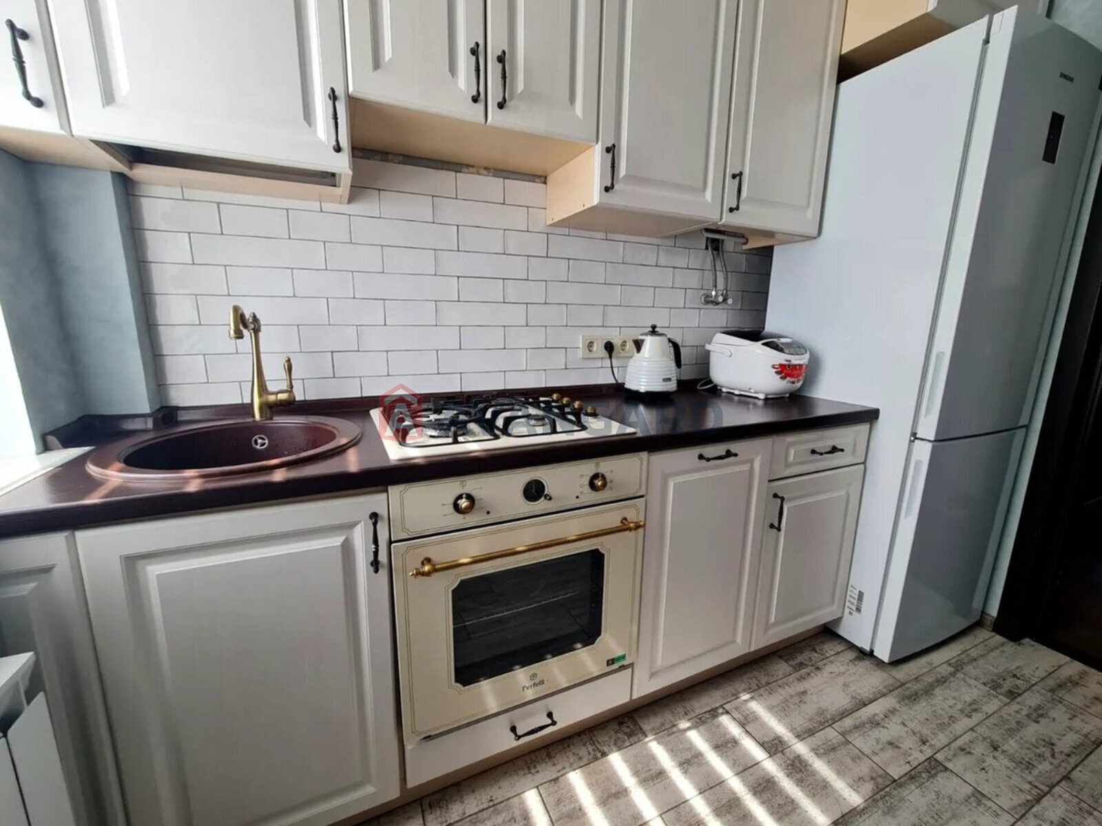 3 ��. ��������, 60/41/5 ��. �., 2/4 ������ ���� 1