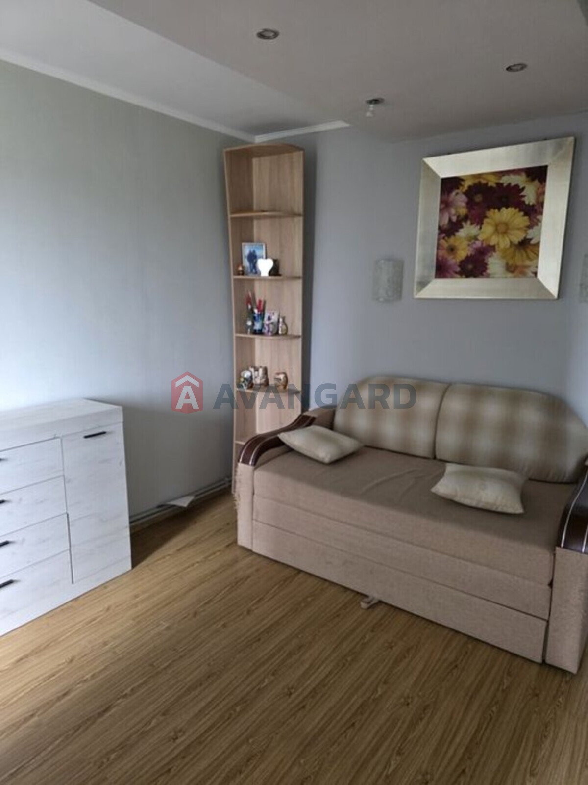 5 ��. ��������, 104/-/12 ��. �., 9/10 ������ ���� 4