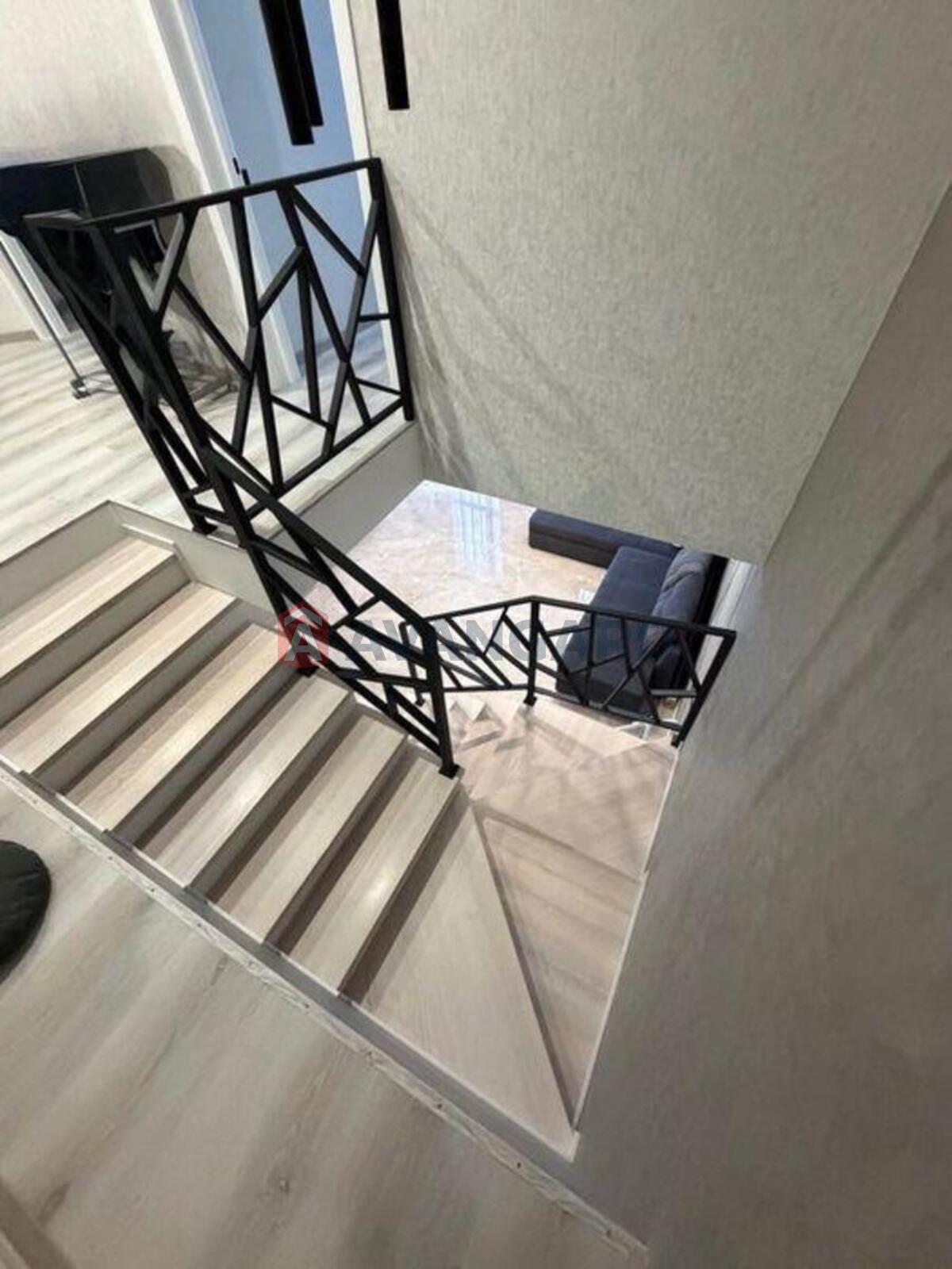 3 ��. ��������, 108/-/15 ��. �., 9/10 ������ ���� 14