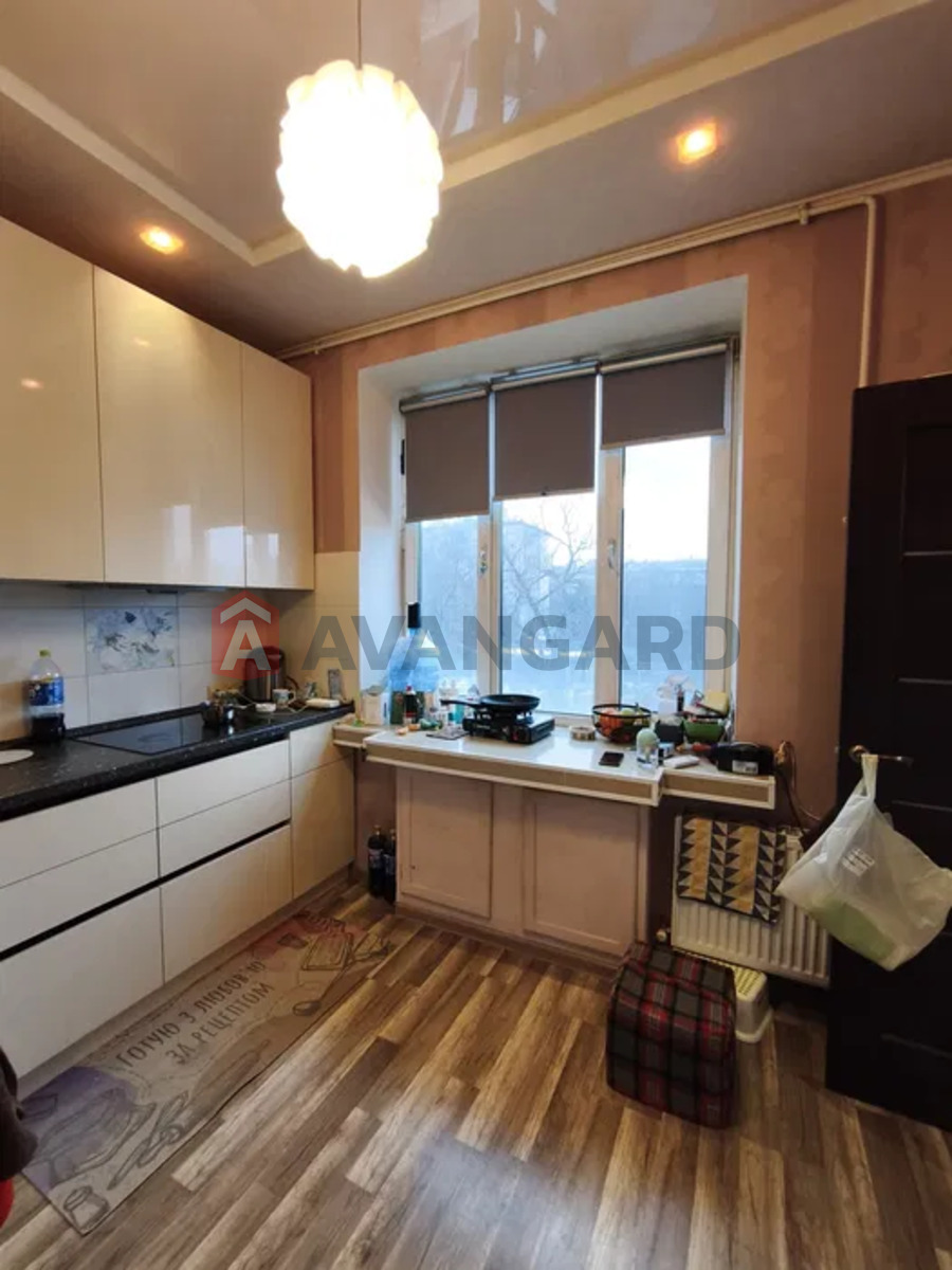 4 ��. ��������, 95/-/9 ��. �., 3/5 ������ ���� 18