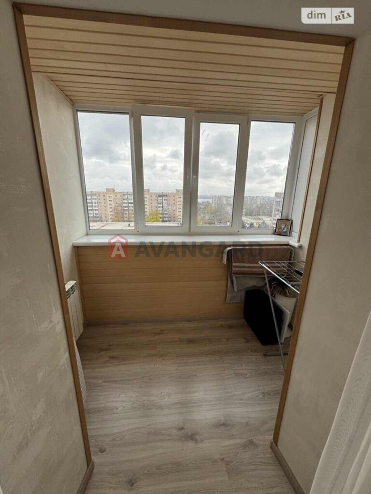 3 ��. ��������, 64/42/8 ��. �., 9/9 ������ ���� 14