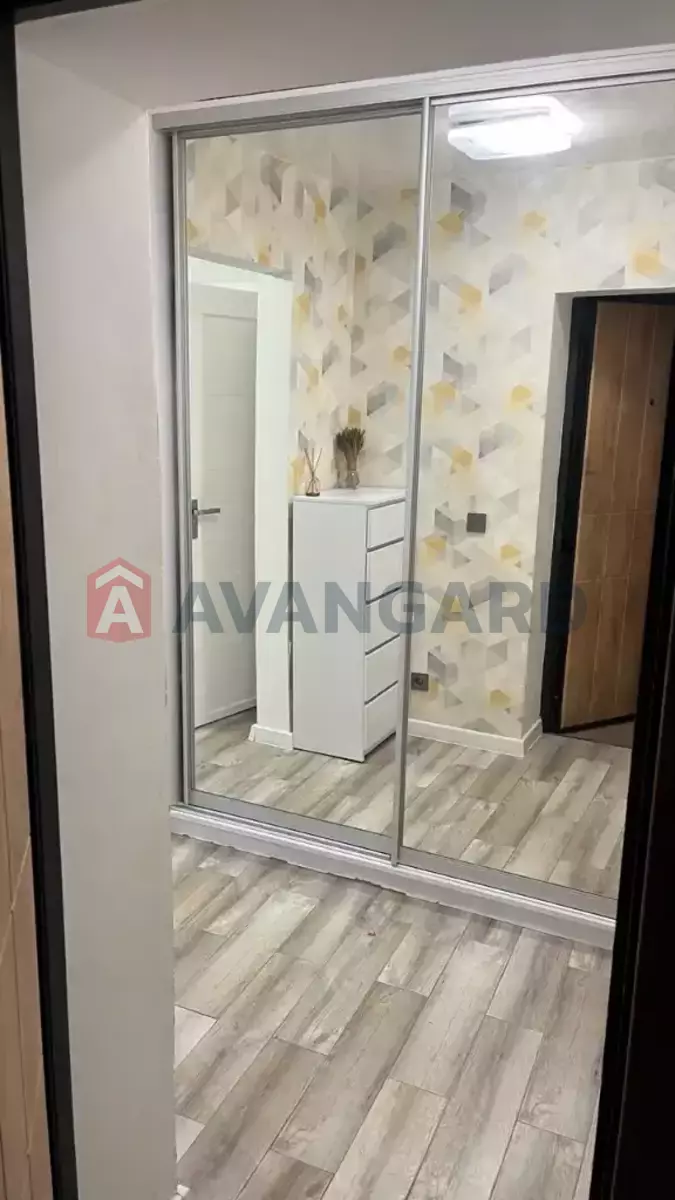 1 ��. ��������, 36/19/4 ��. �., 3/5 ������ ���� 17