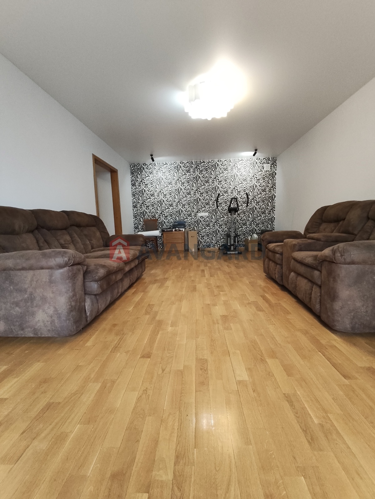 3 ��. ��������, 112/-/25 ��. �., 3/9 ������ ���� 10