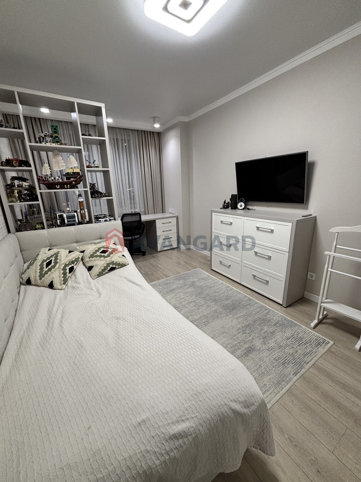 2 ��. ��������, 68/37/26 ��. �., 3/10 ������ ���� 16