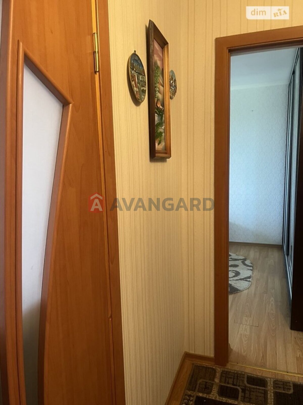 2 ��. ��������, 50/-/12 ��. �., 4/5 ������ ���� 7